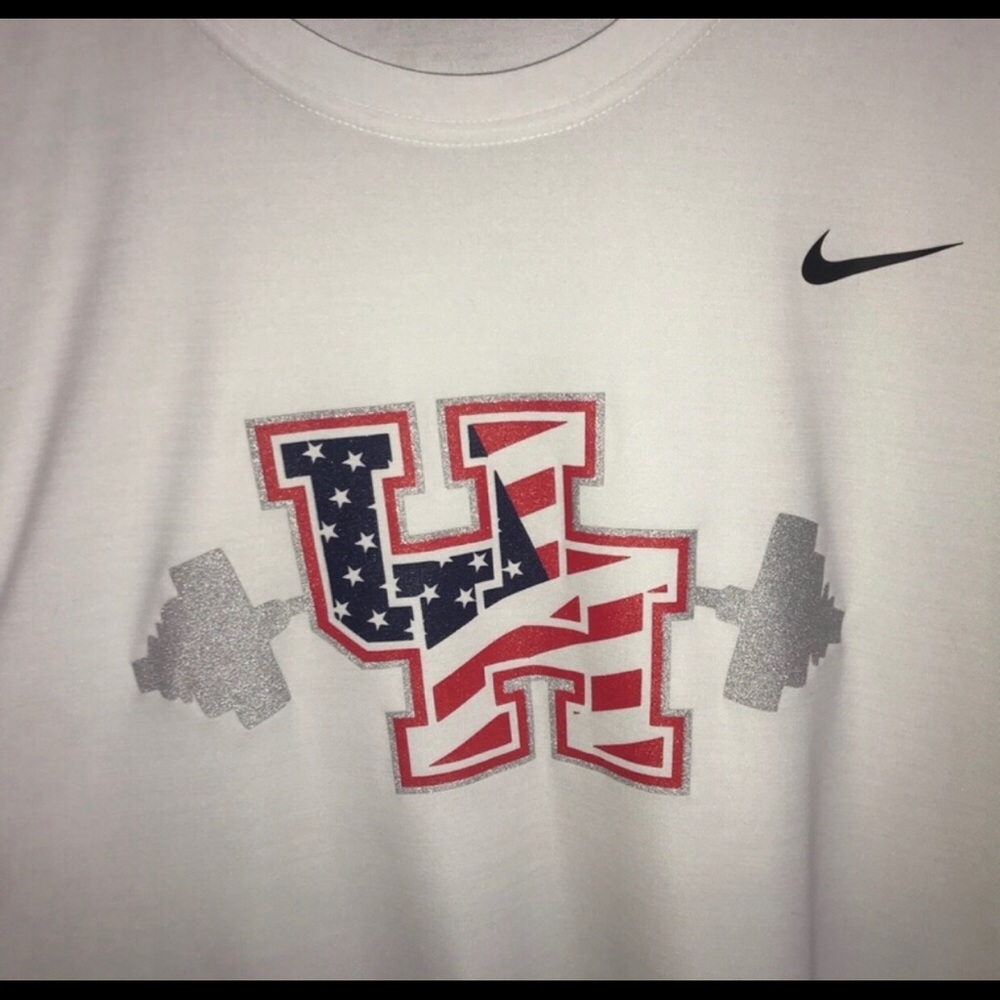 Nike • Men’s 4 XL • Breathe DriFit UH Shirt